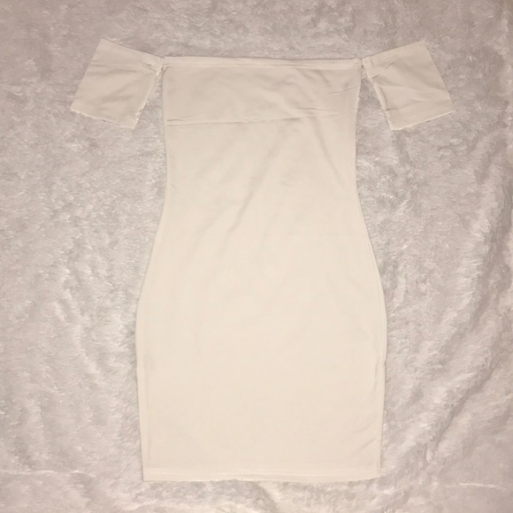 LAST ONE!! 🔥 White off the shoulder mini dress - Picture 2 of 4